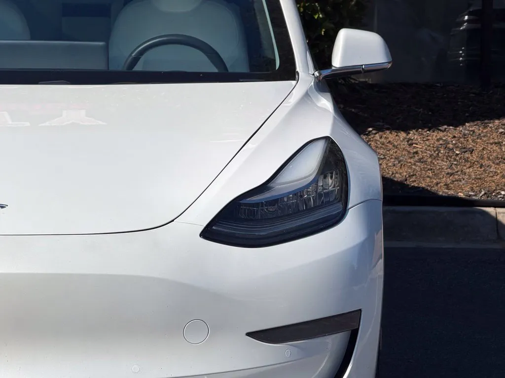 Tesla Model 3 photo 5