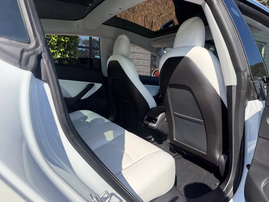Tesla Model 3 photo 38