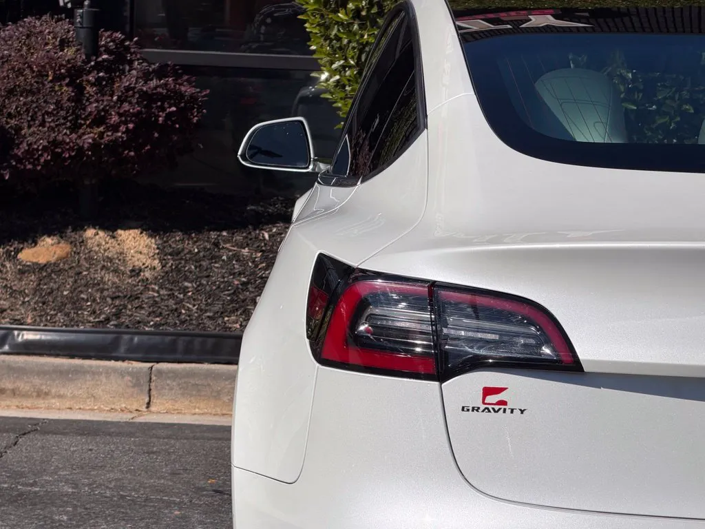 Tesla Model 3 photo 15