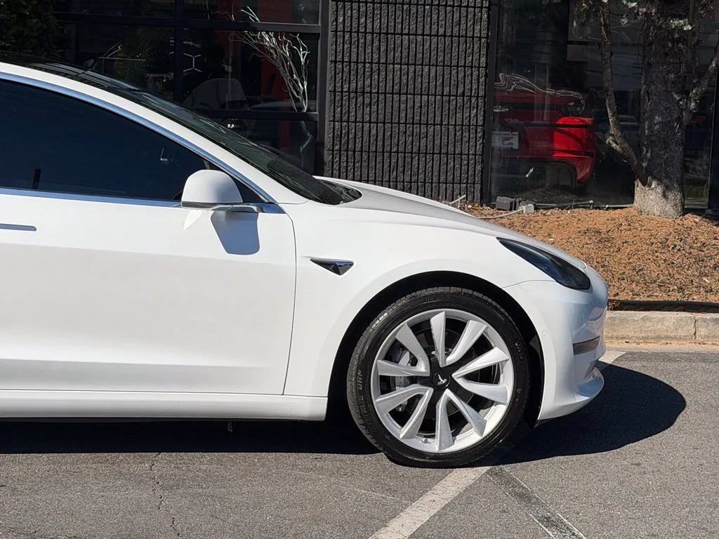 Tesla Model 3 photo 23