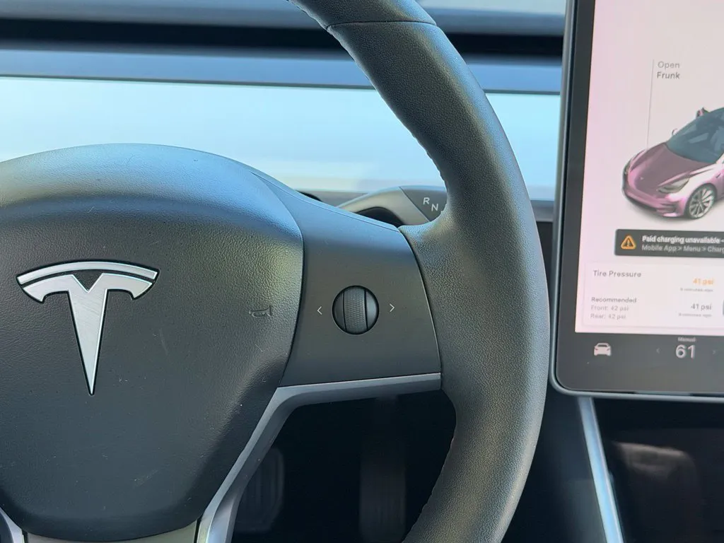 Tesla Model 3 photo 45