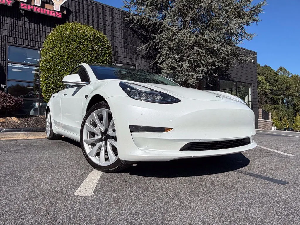 Tesla Model 3 photo 8