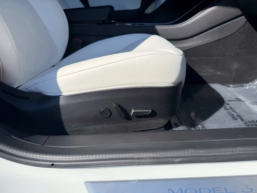 Tesla Model 3 photo 35