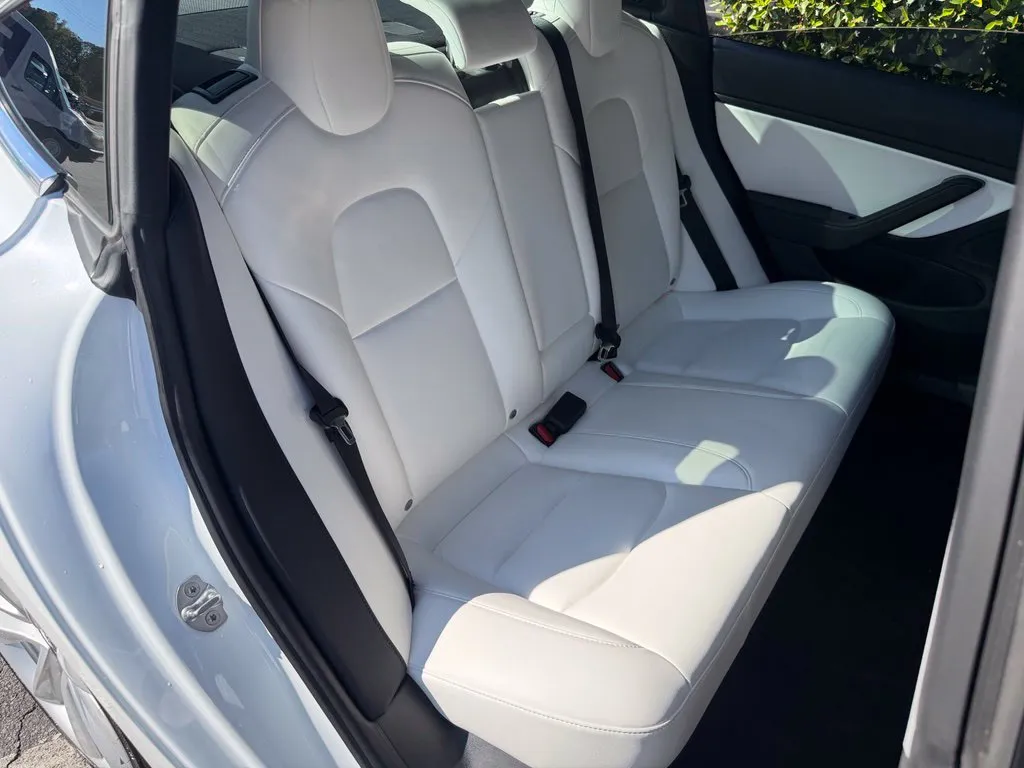 Tesla Model 3 photo 39