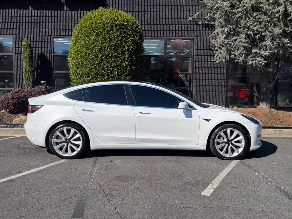 Tesla Model 3 photo 21
