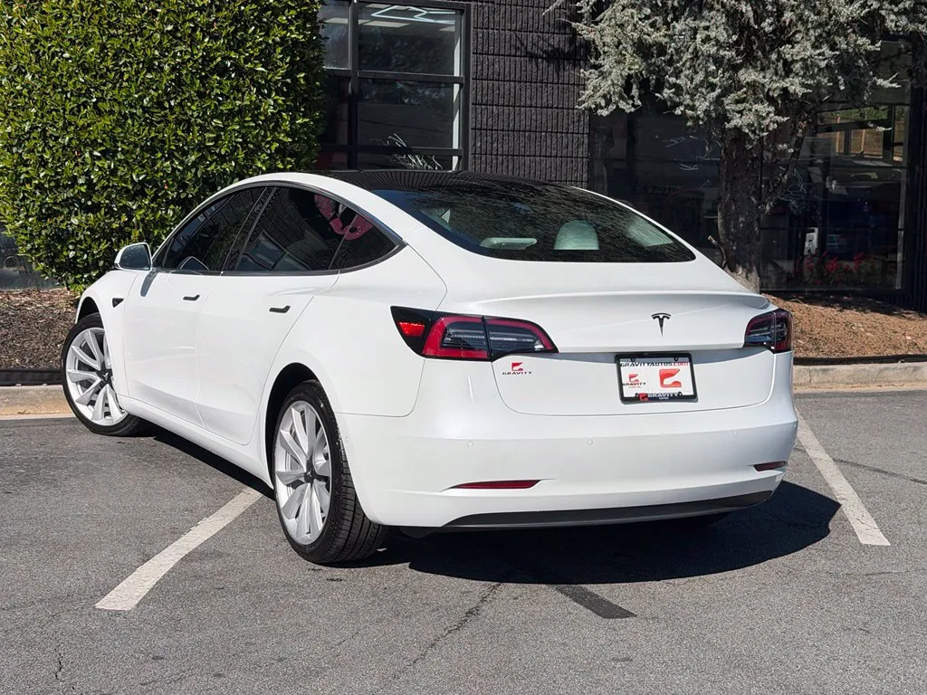 Tesla Model 3 photo 19