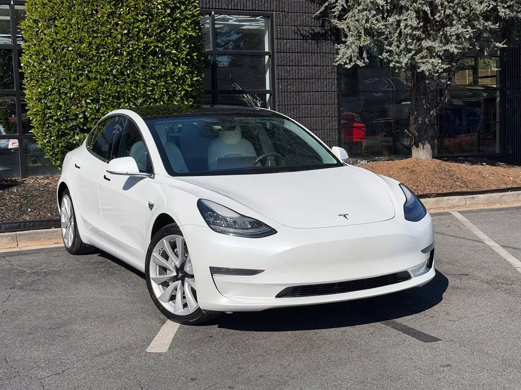 Tesla Model 3 photo 7