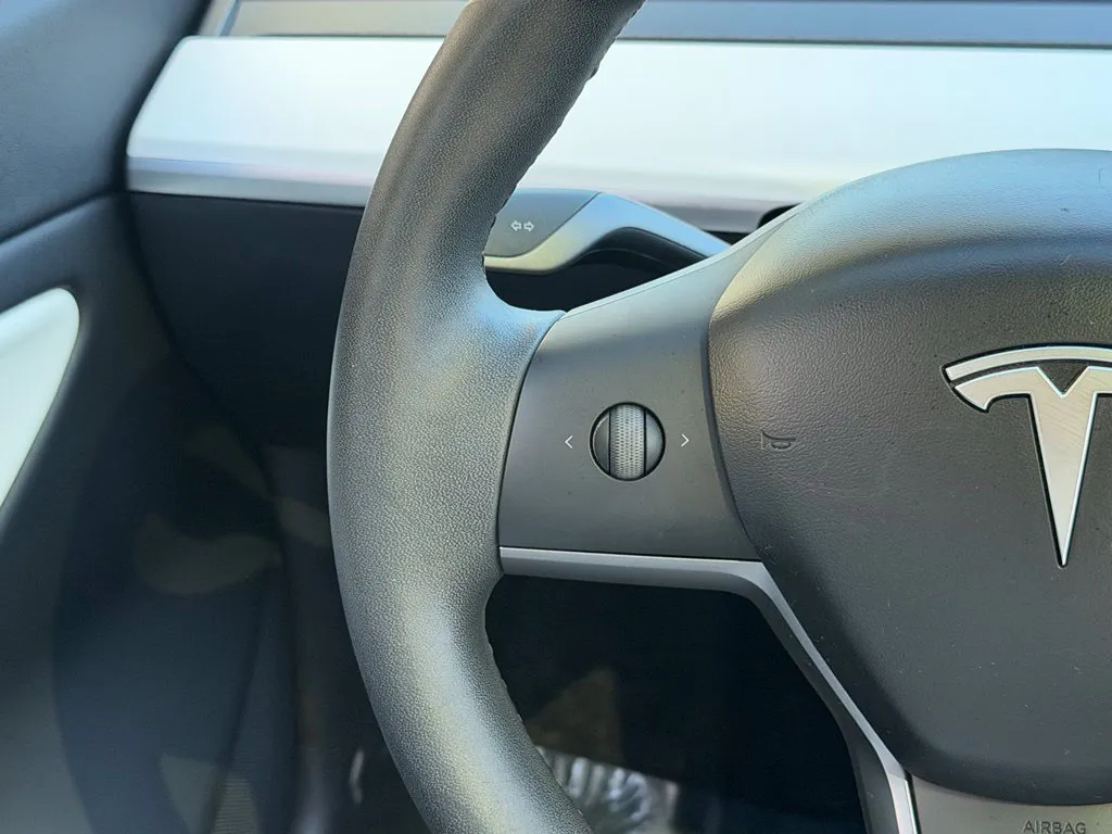 Tesla Model 3 photo 44