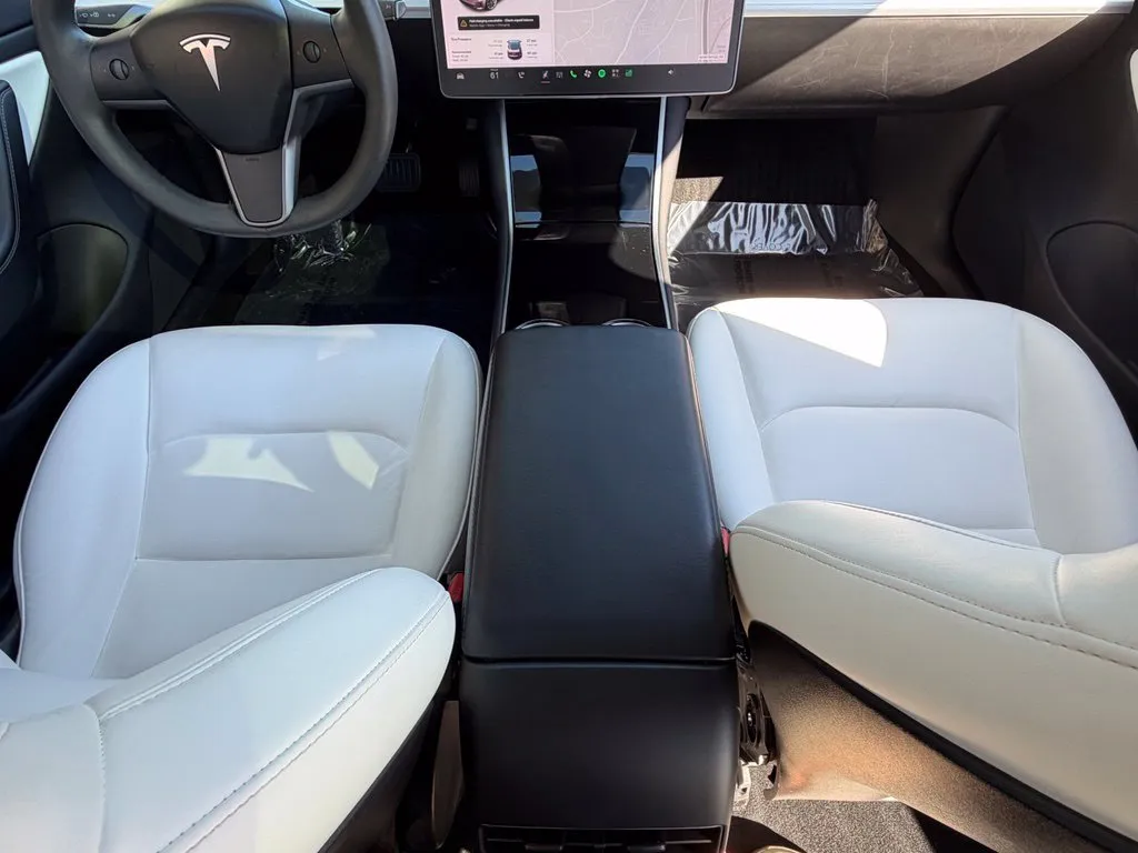 Tesla Model 3 photo 47