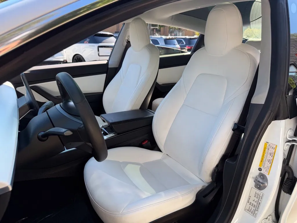 Tesla Model 3 photo 26
