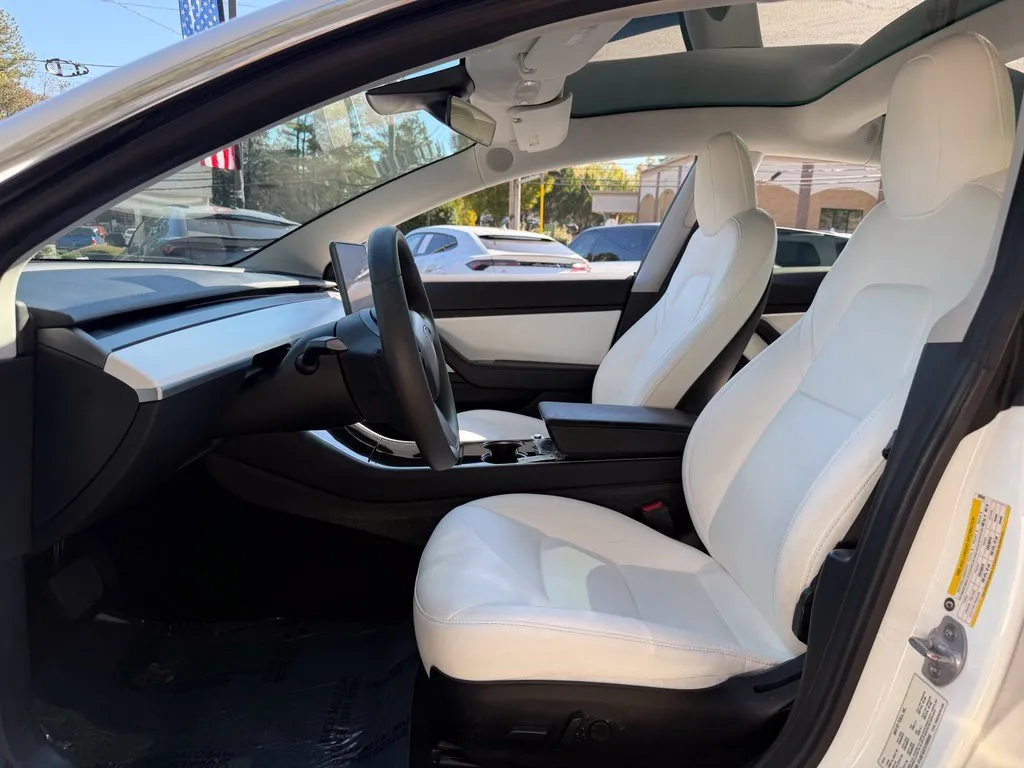 Tesla Model 3 photo 25