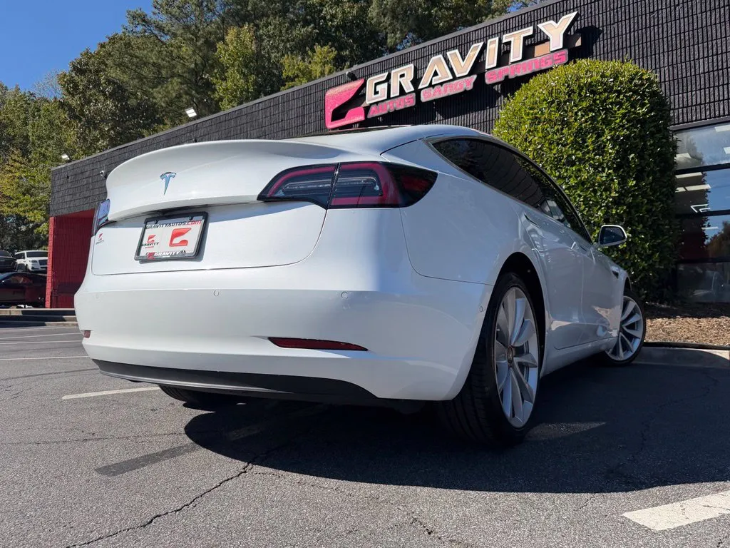 Tesla Model 3 photo 13