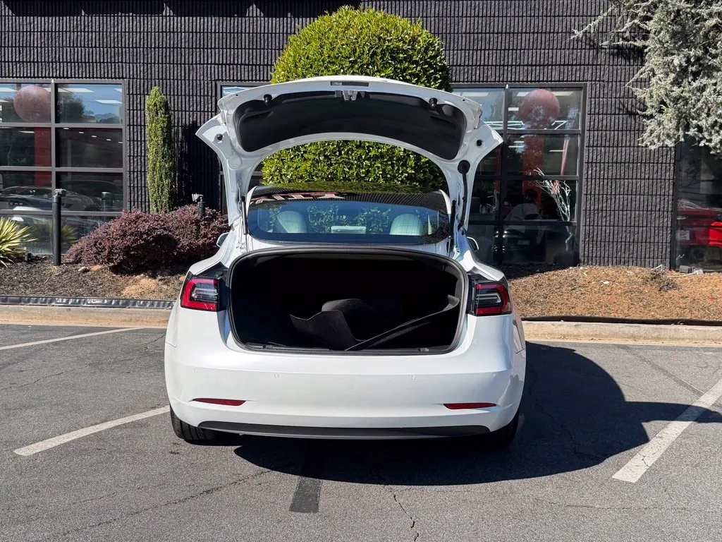 Tesla Model 3 photo 17