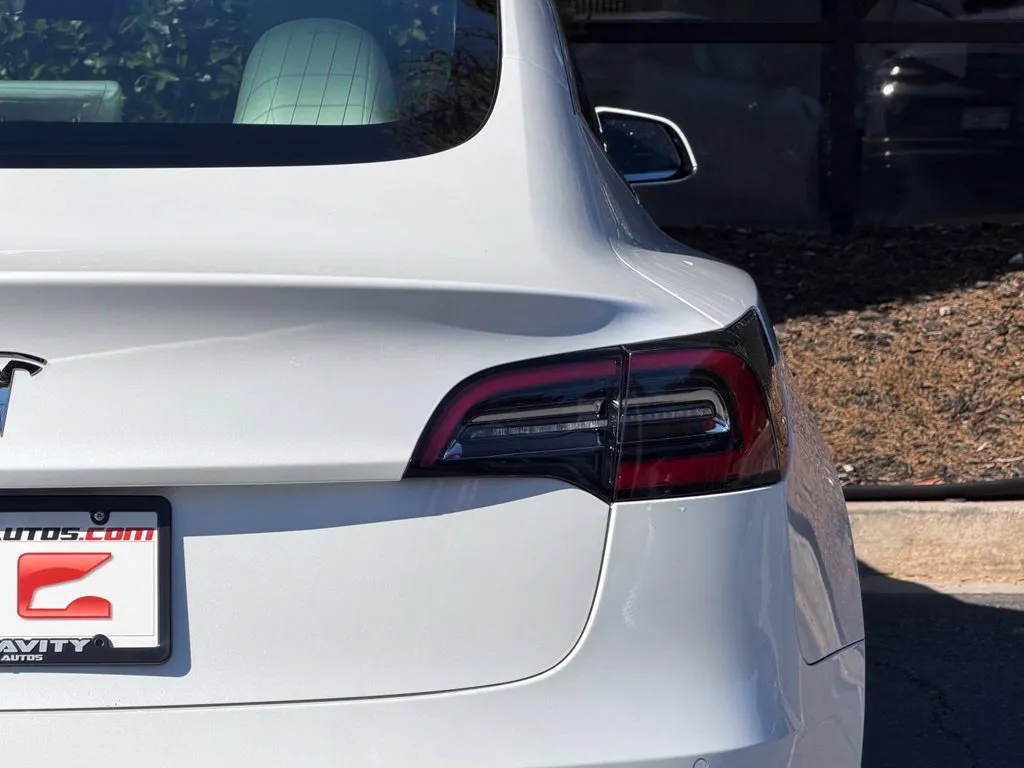 Tesla Model 3 photo 16