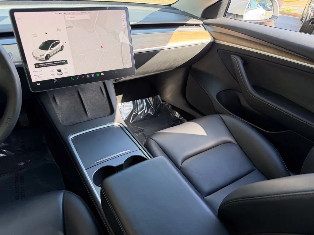 Tesla Model 3 photo 42