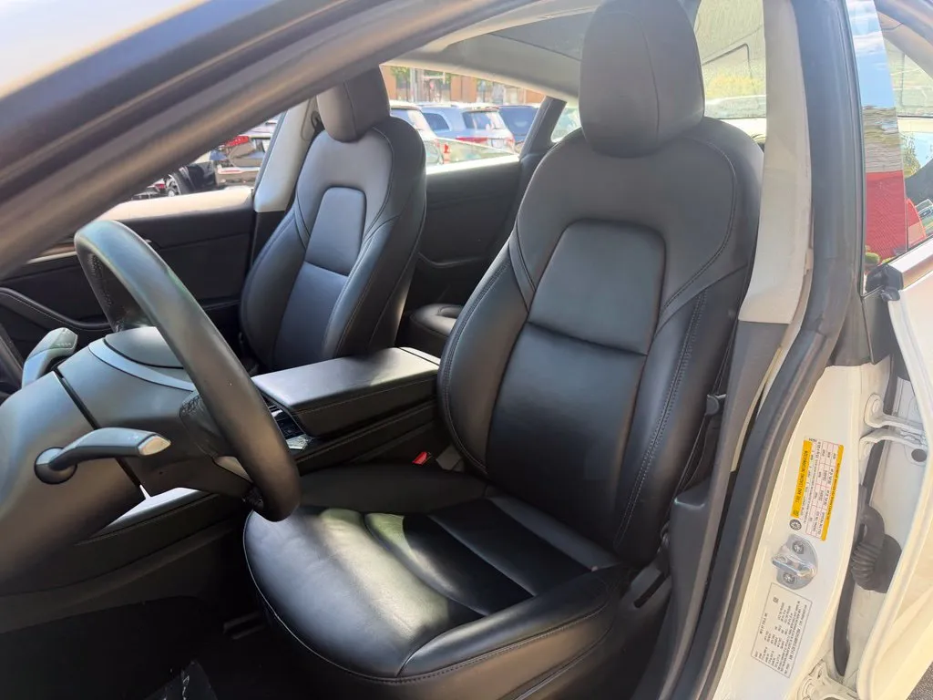 Tesla Model 3 photo 26