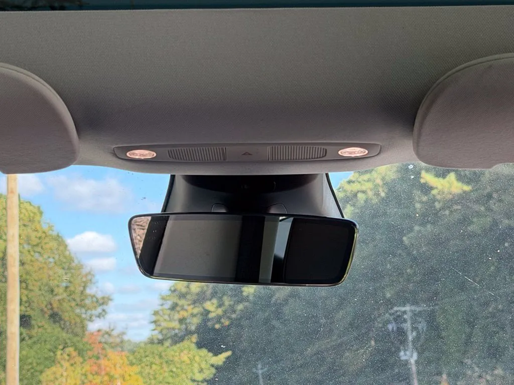 Tesla Model 3 photo 48