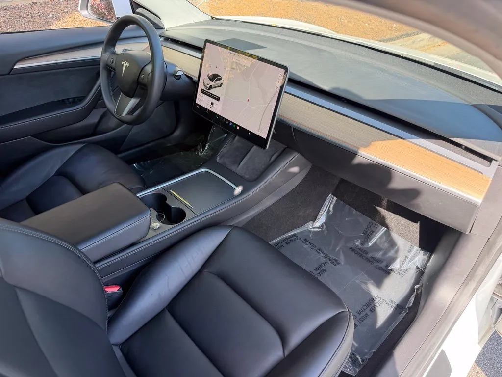 Tesla Model 3 photo 32