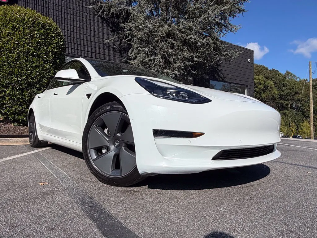 Tesla Model 3 photo 8