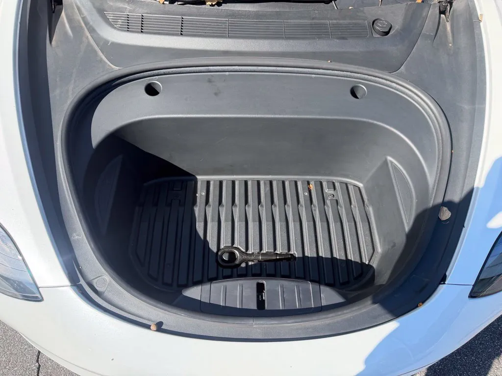 Tesla Model 3 photo 6