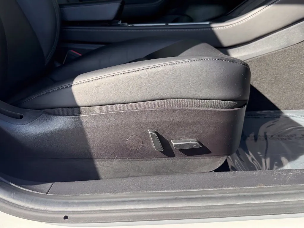 Tesla Model 3 photo 35