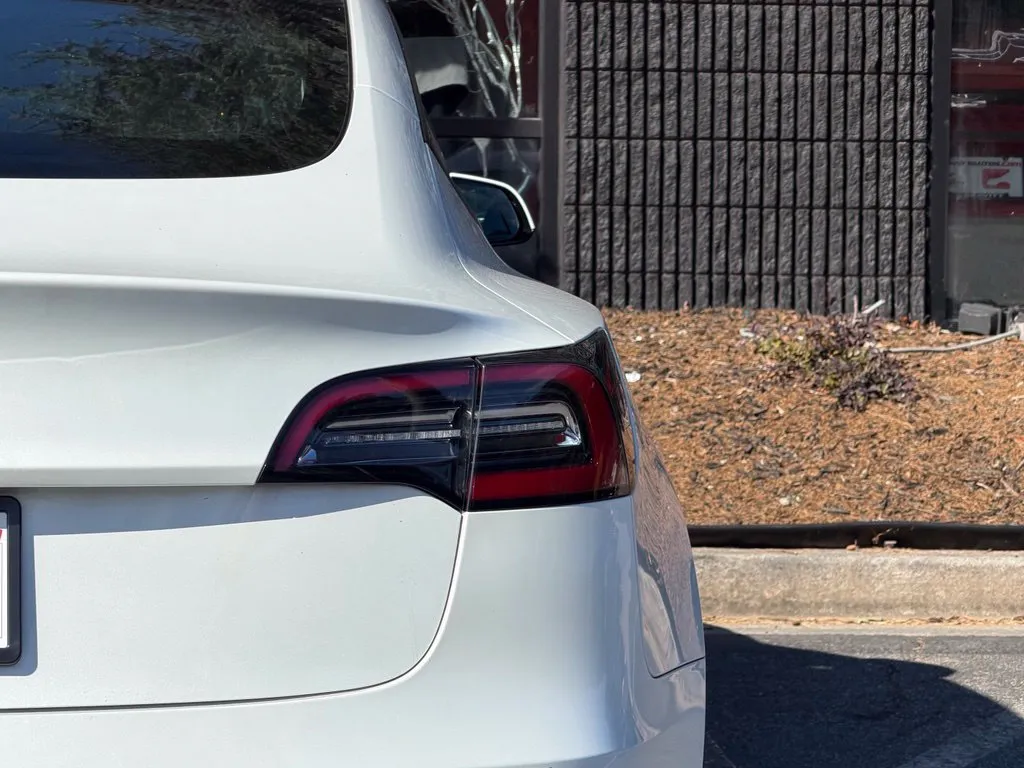 Tesla Model 3 photo 16