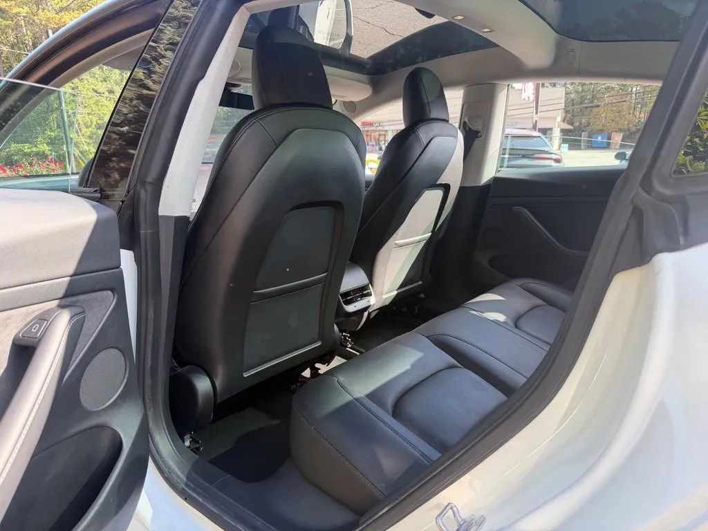 Tesla Model 3 photo 30