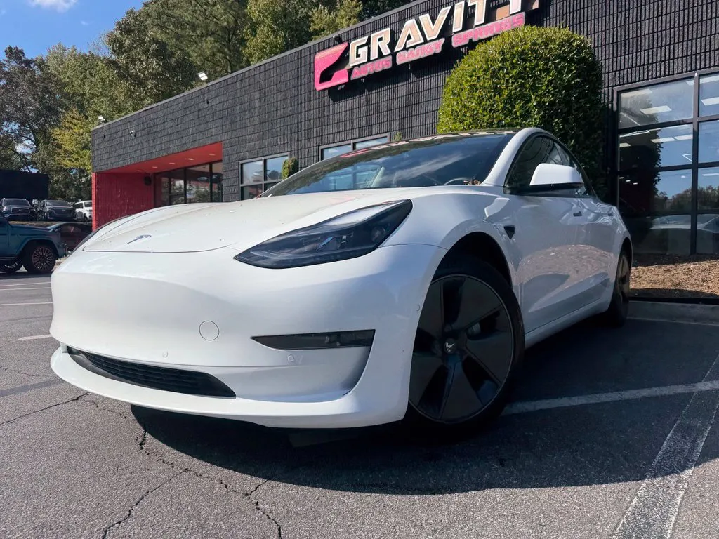 Tesla Model 3 photo 2