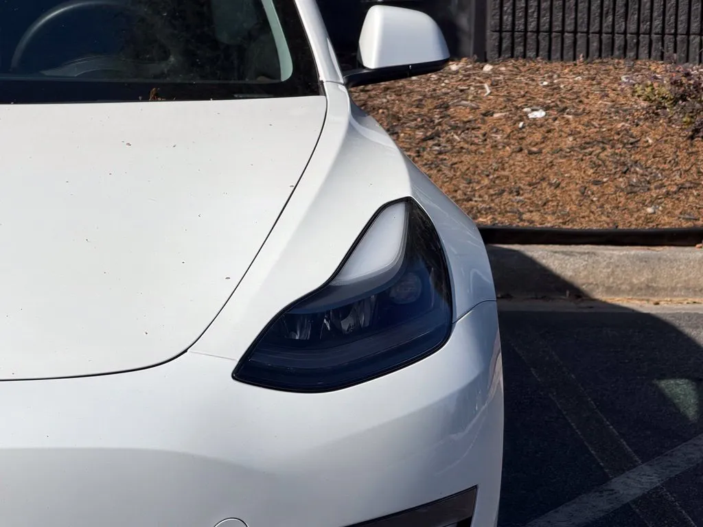 Tesla Model 3 photo 5