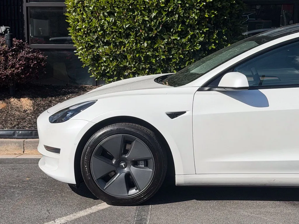 Tesla Model 3 photo 10