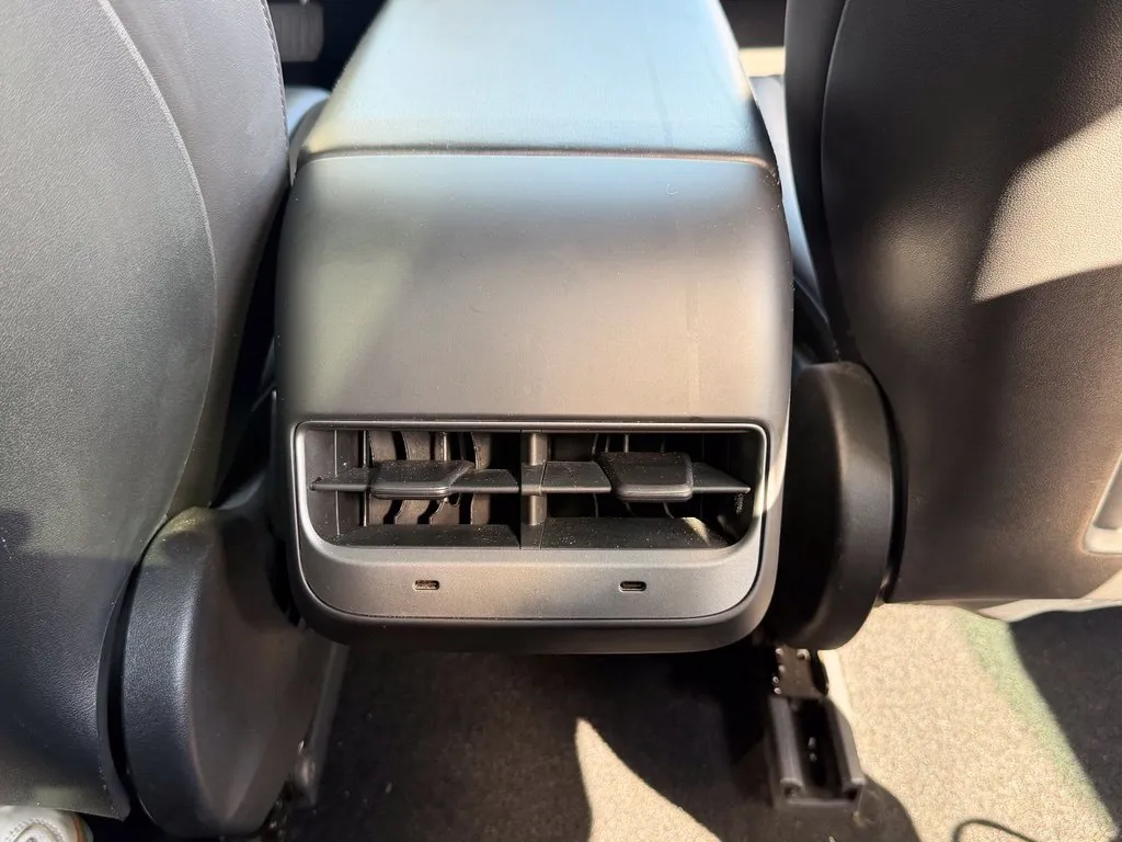 Tesla Model 3 photo 49