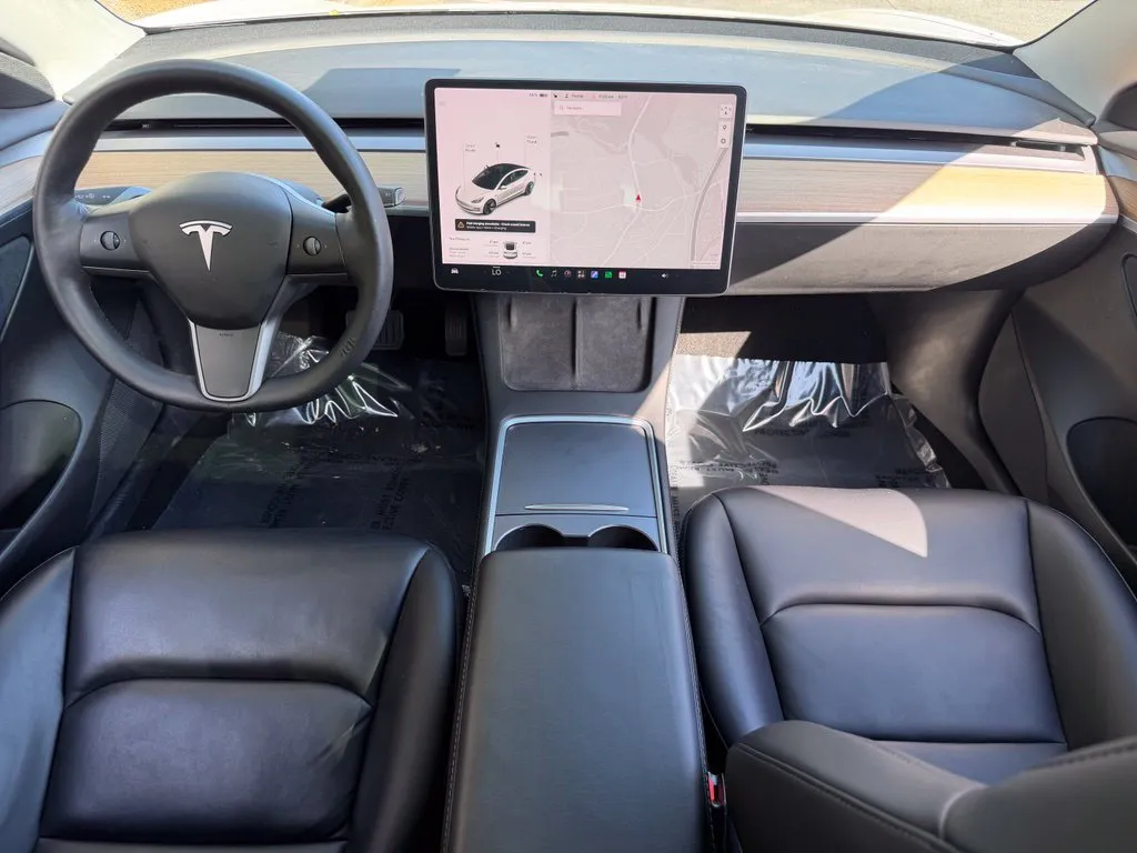 Tesla Model 3 photo 40