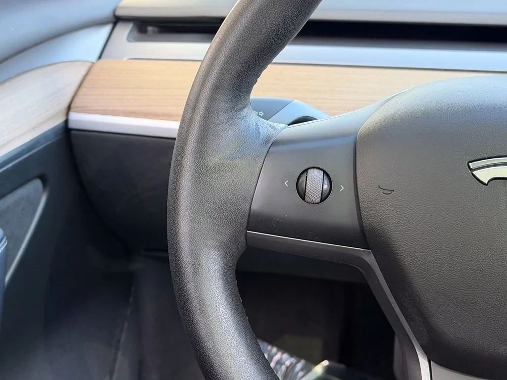 Tesla Model 3 photo 44