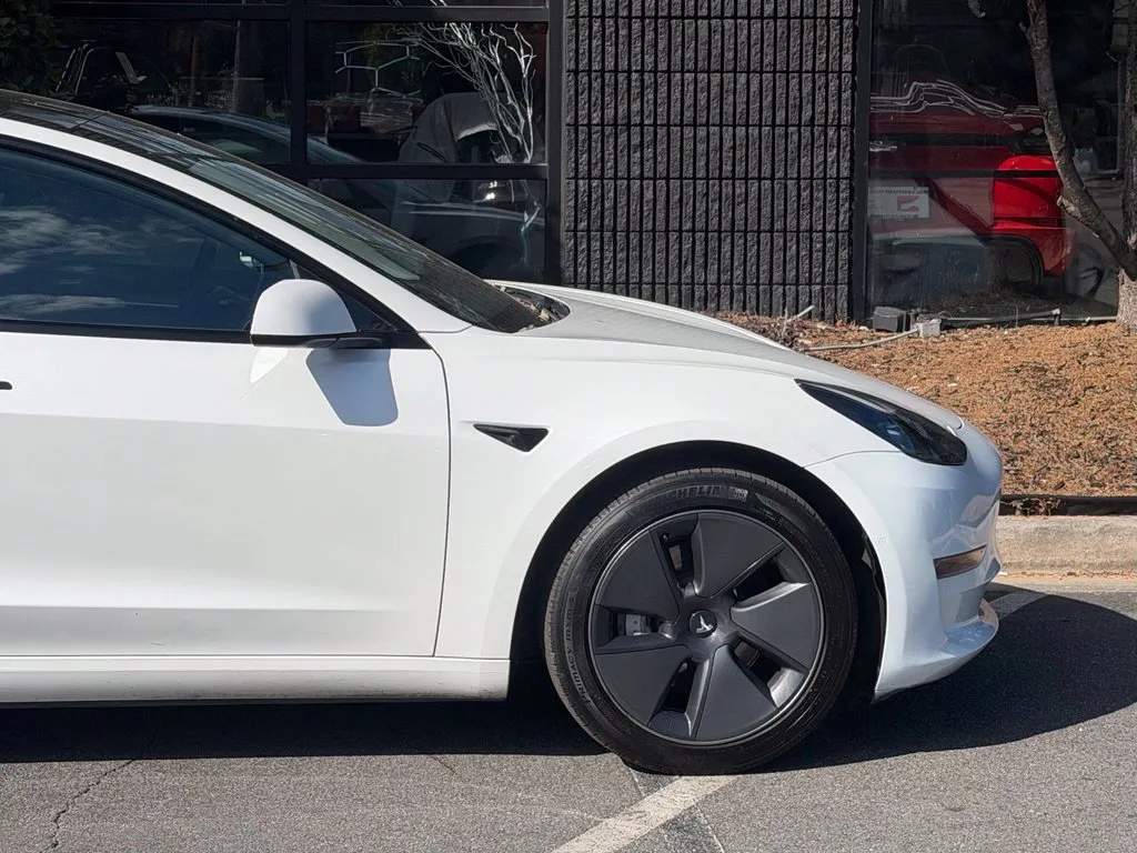 Tesla Model 3 photo 23