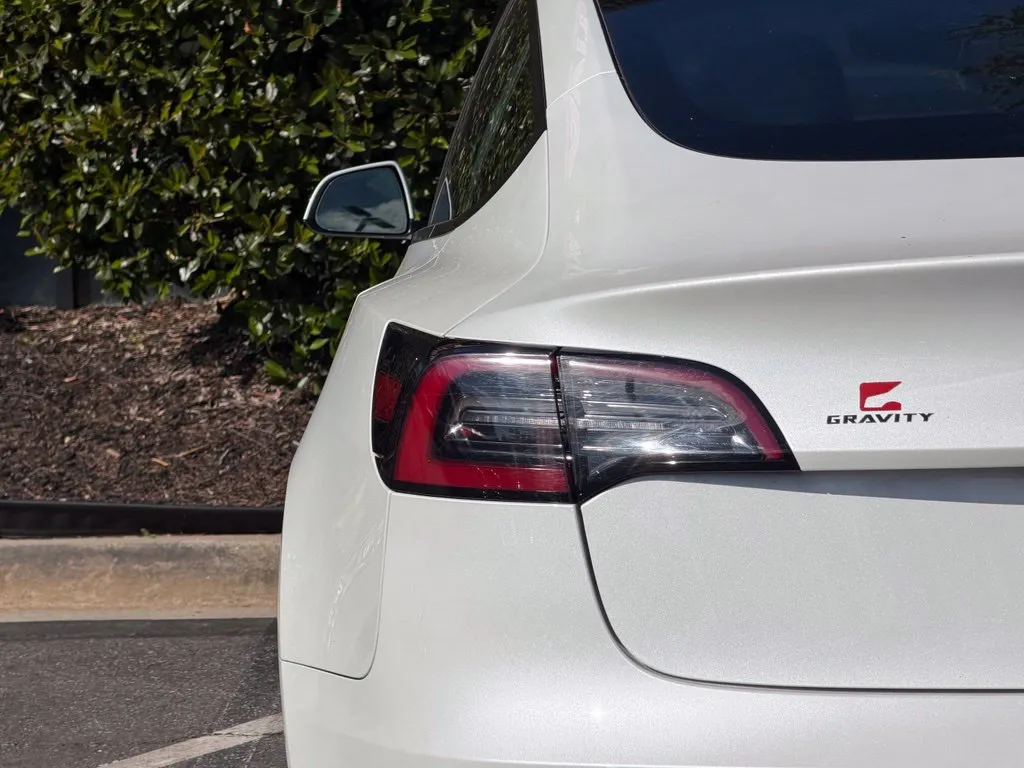 Tesla Model 3 photo 15