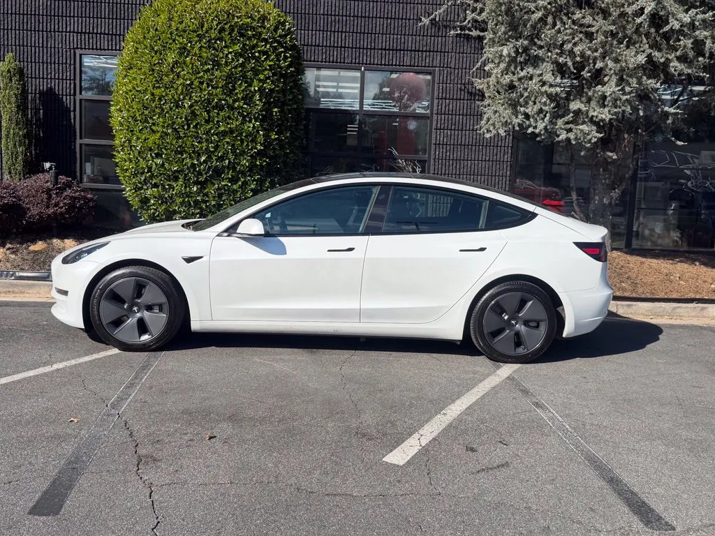 Tesla Model 3 photo 9