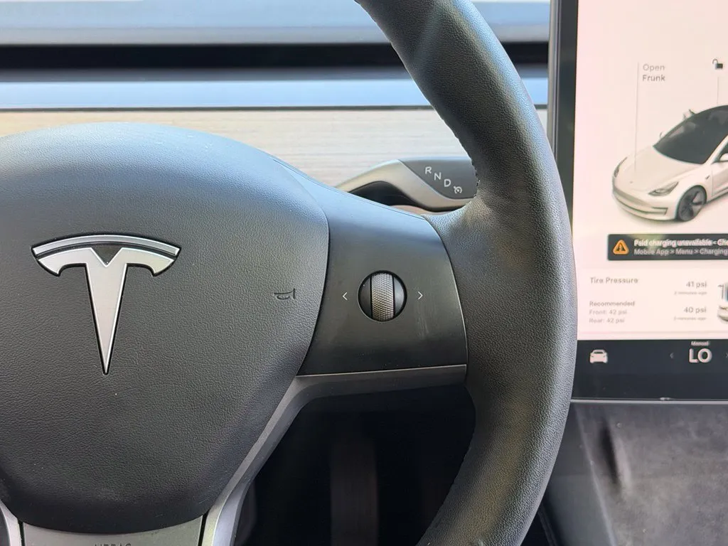 Tesla Model 3 photo 45