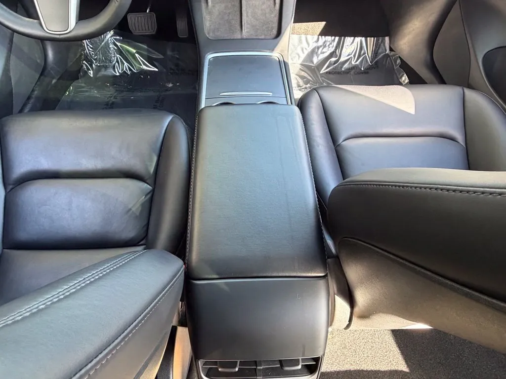 Tesla Model 3 photo 47