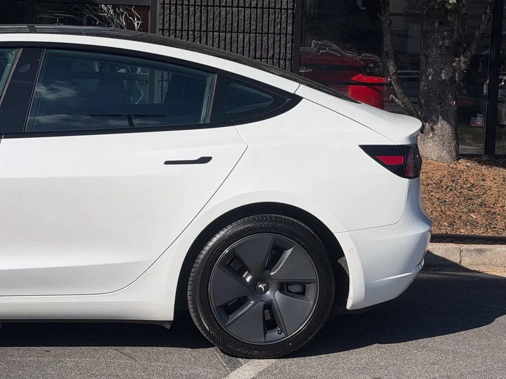Tesla Model 3 photo 11