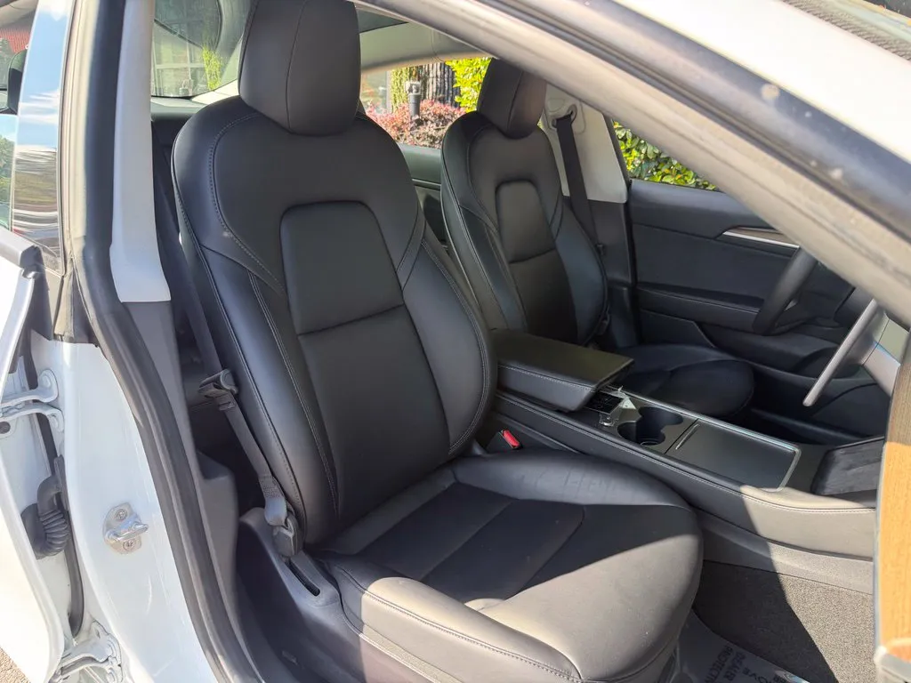 Tesla Model 3 photo 34