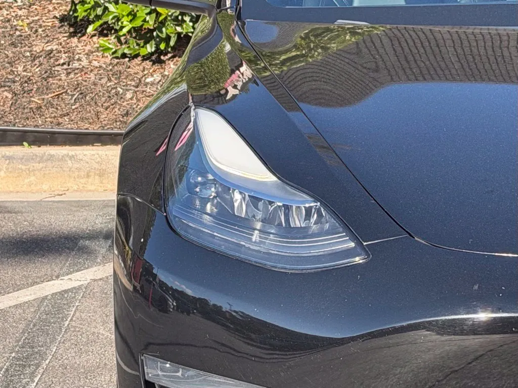 Tesla Model 3 photo 4