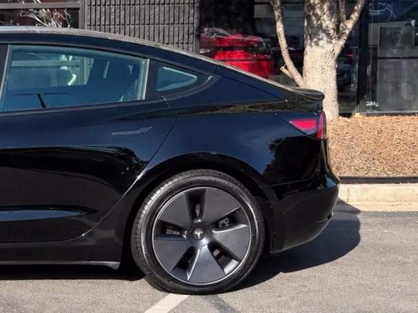Tesla Model 3 photo 10