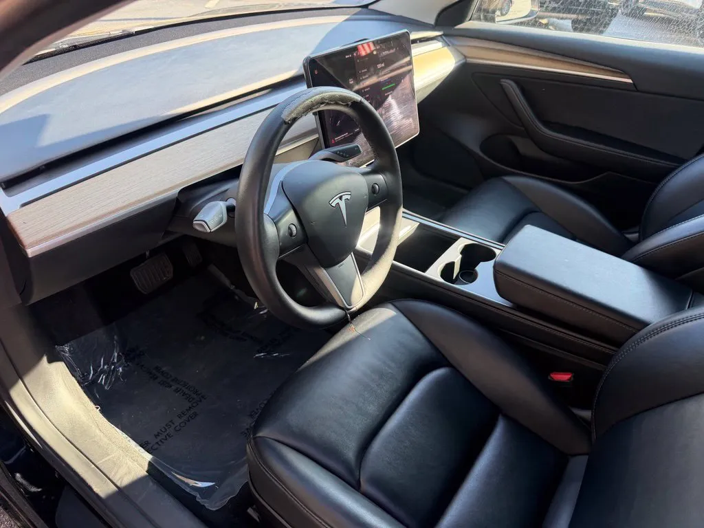 Tesla Model 3 photo 21