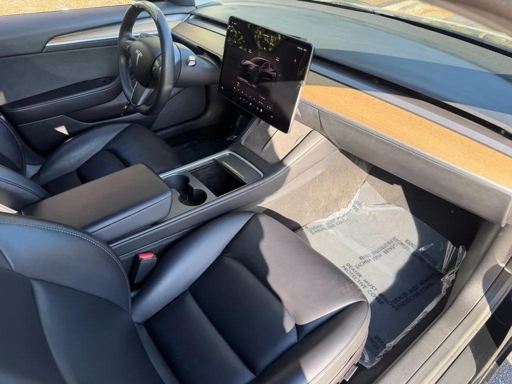 Tesla Model 3 photo 28