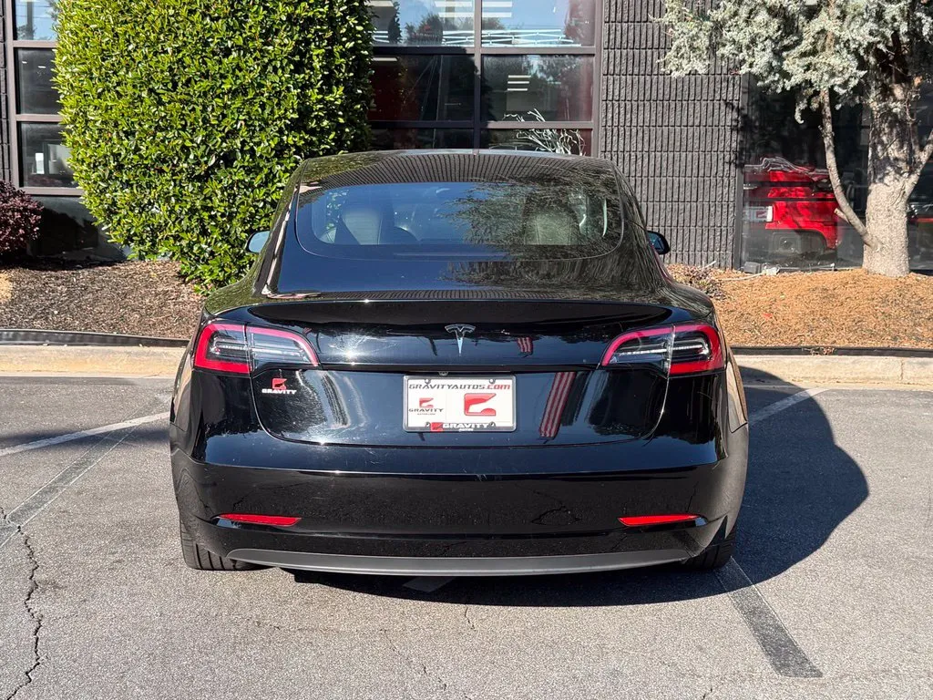 Tesla Model 3 photo 13