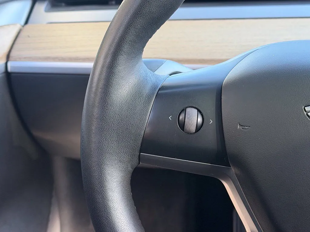 Tesla Model 3 photo 40