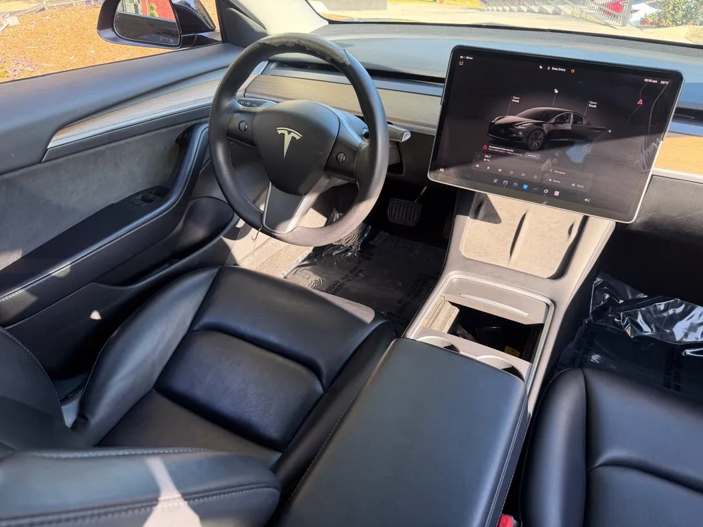 Tesla Model 3 photo 37