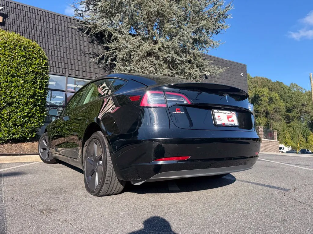 Tesla Model 3 photo 17
