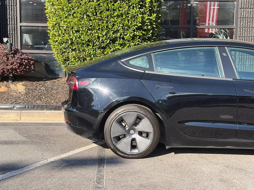 Tesla Model 3 photo 19