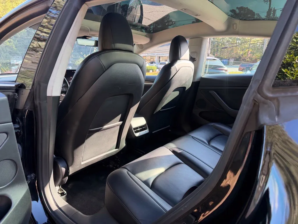 Tesla Model 3 photo 27